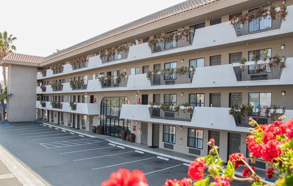 Hotel Ramada By Wyndham Oceanside Exterior foto