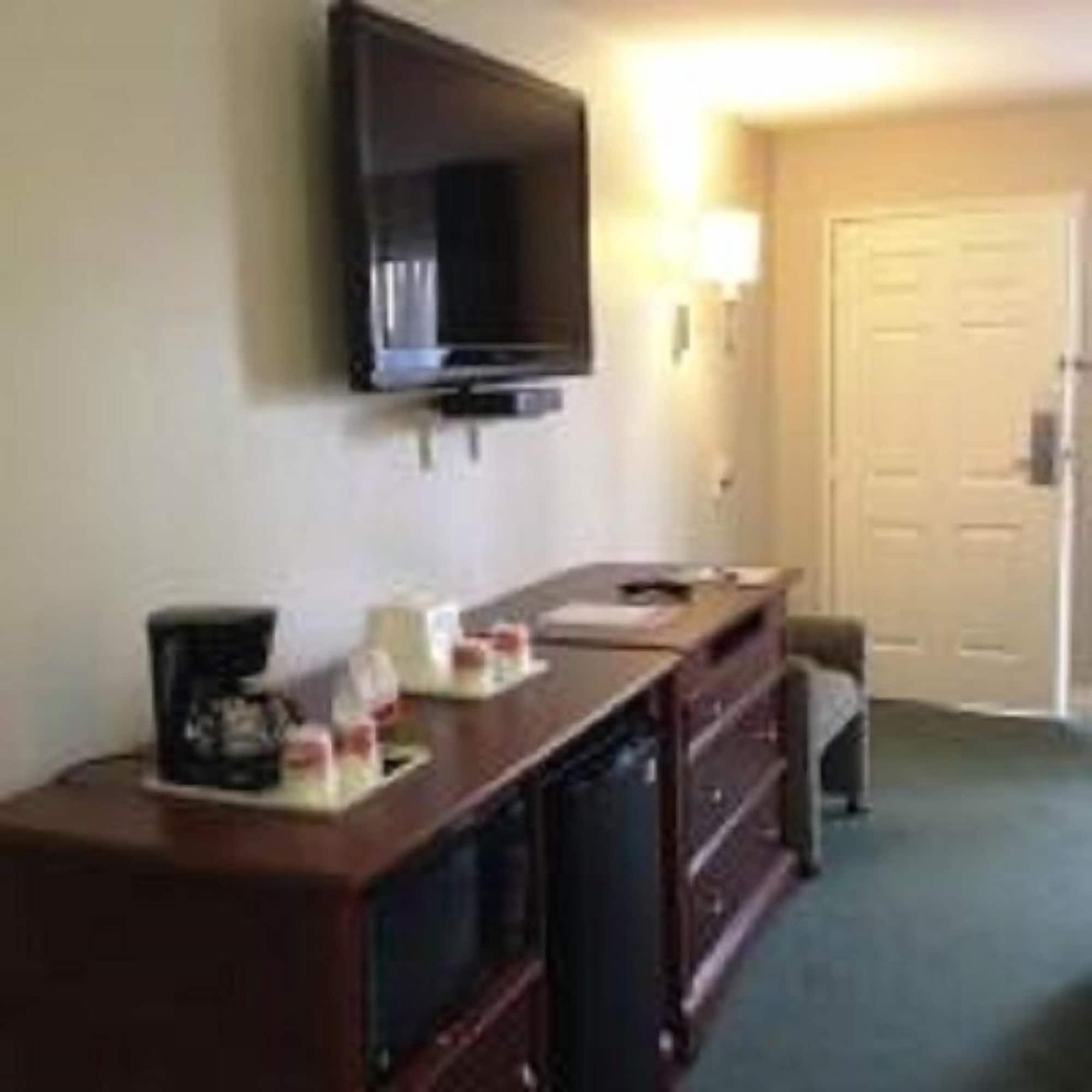 Hotel Ramada By Wyndham Oceanside Exterior foto
